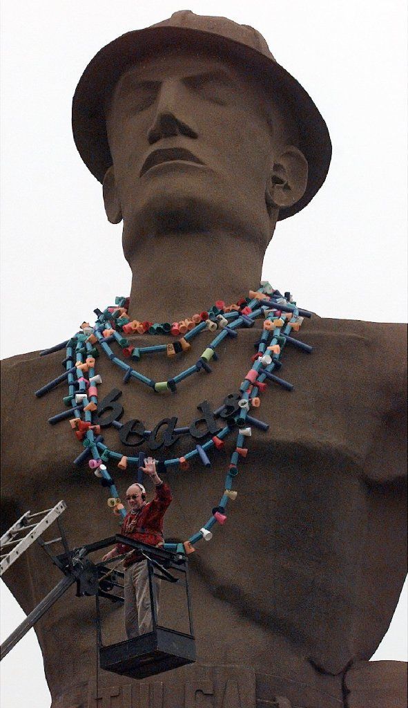 Tulsa's Golden Driller in 1999